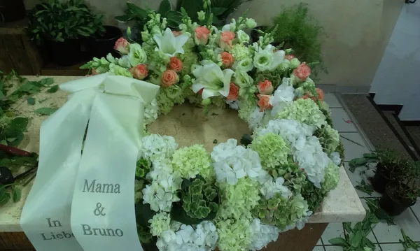 Kränze von Blumen Holdack – Bild 38