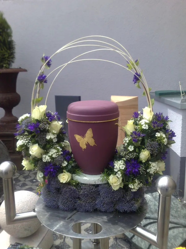 Urnenschmuck von Blumen Holdack – Bild 7