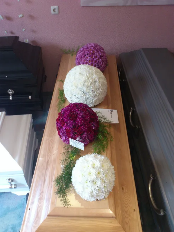 Sargschmuck von Blumen Holdack – Bild 21