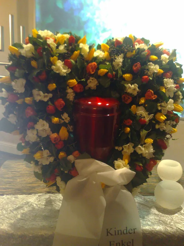 Urnenschmuck von Blumen Holdack – Bild 8